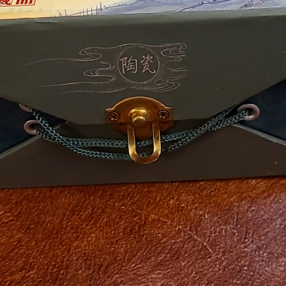 Chinese Mini Ceramic Teapot and Tea Cup Set in Box - Picture 4 of 9